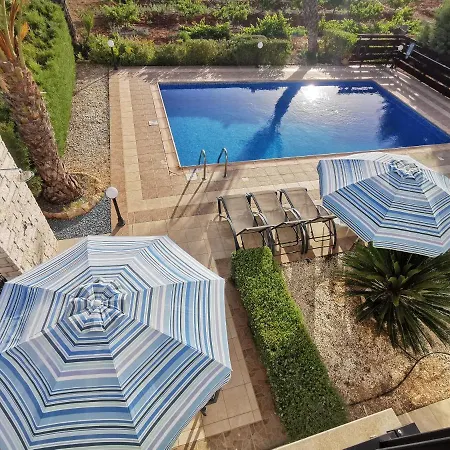 Villa Nayia *